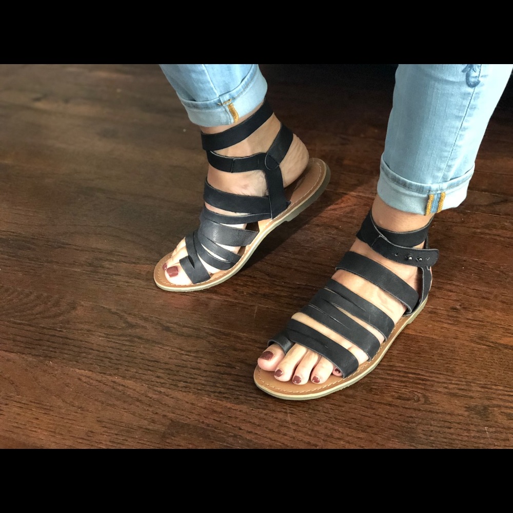 Sbicca Strappy Sandal in Black